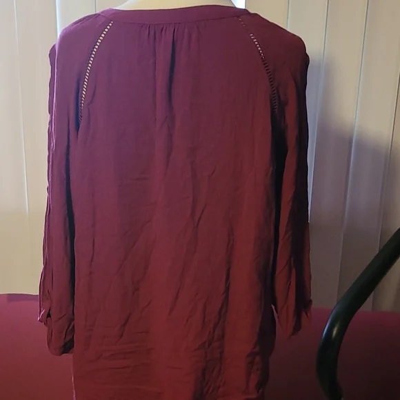 Light fabric express top(3 items for $20) - Picture 2 of 2